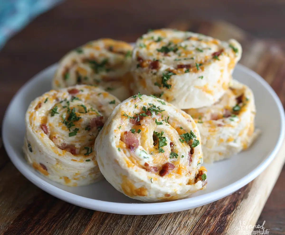 Delicious Bacon Cheddar Ranch Pinwheels with crispy bacon, melted cheddar cheese, and creamy ranch filling.